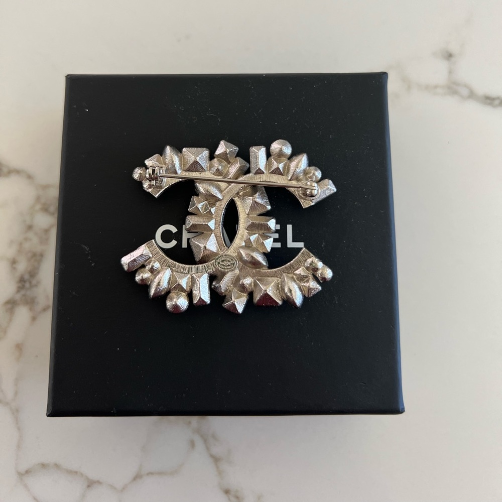 Chanel Brooch - Picture 2 of 9